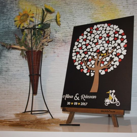 https://www.jubileetree.com/ro/wp-content/uploads/2018/01/Jubilee-Guest-book-wedding-alternative-tree-drop-box-sign-in-heart-wood-17-540x540.jpg