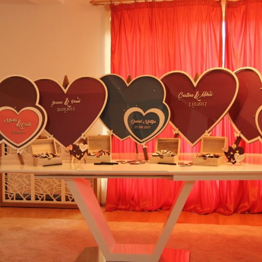 https://www.jubileetree.com/ro/wp-content/uploads/2018/01/Jubilee-Guest-book-wedding-alternative-tree-drop-box-sign-in-heart-wood-35-540x540.jpg